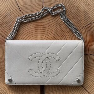 CHANEL Ivory Chevron Leather Wallet